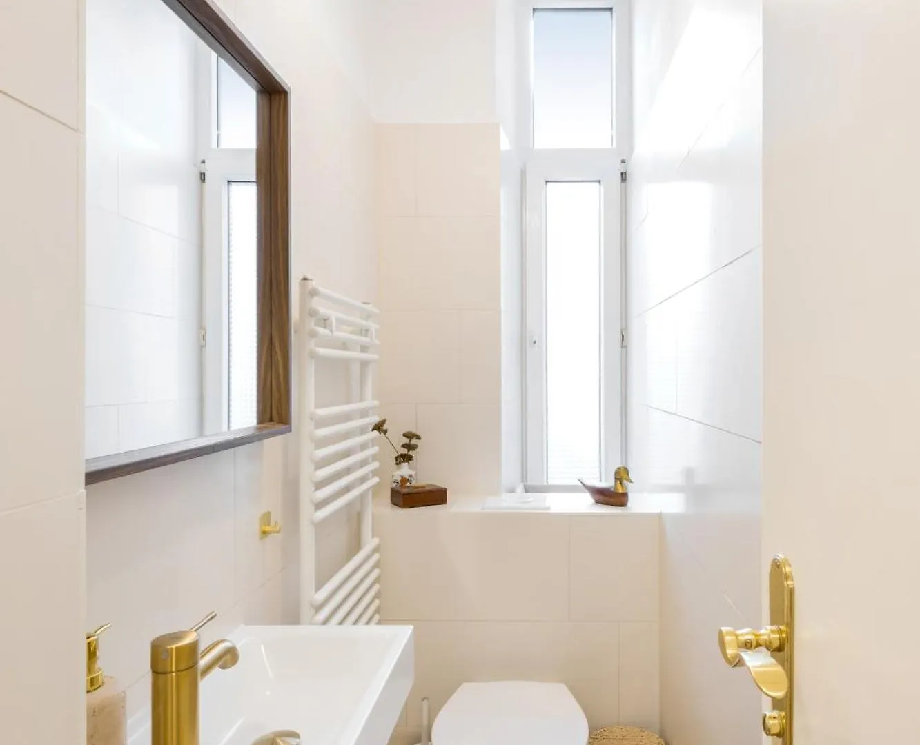 Large And Central Boutique 5-Bedroom Berlin Apartment