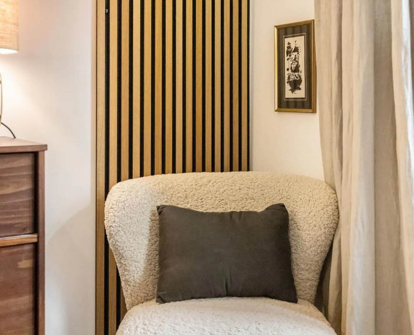 Large And Central Boutique 5-Bedroom Berlin Apartment