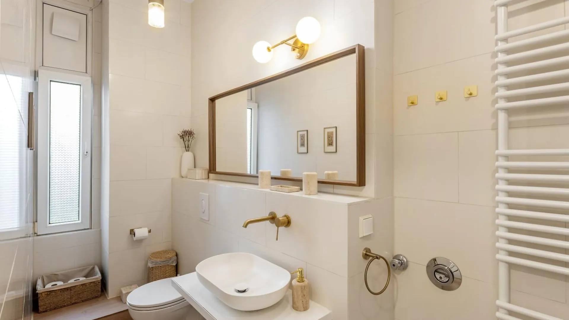 Large And Central Boutique 5-Bedroom Berlin Apartment