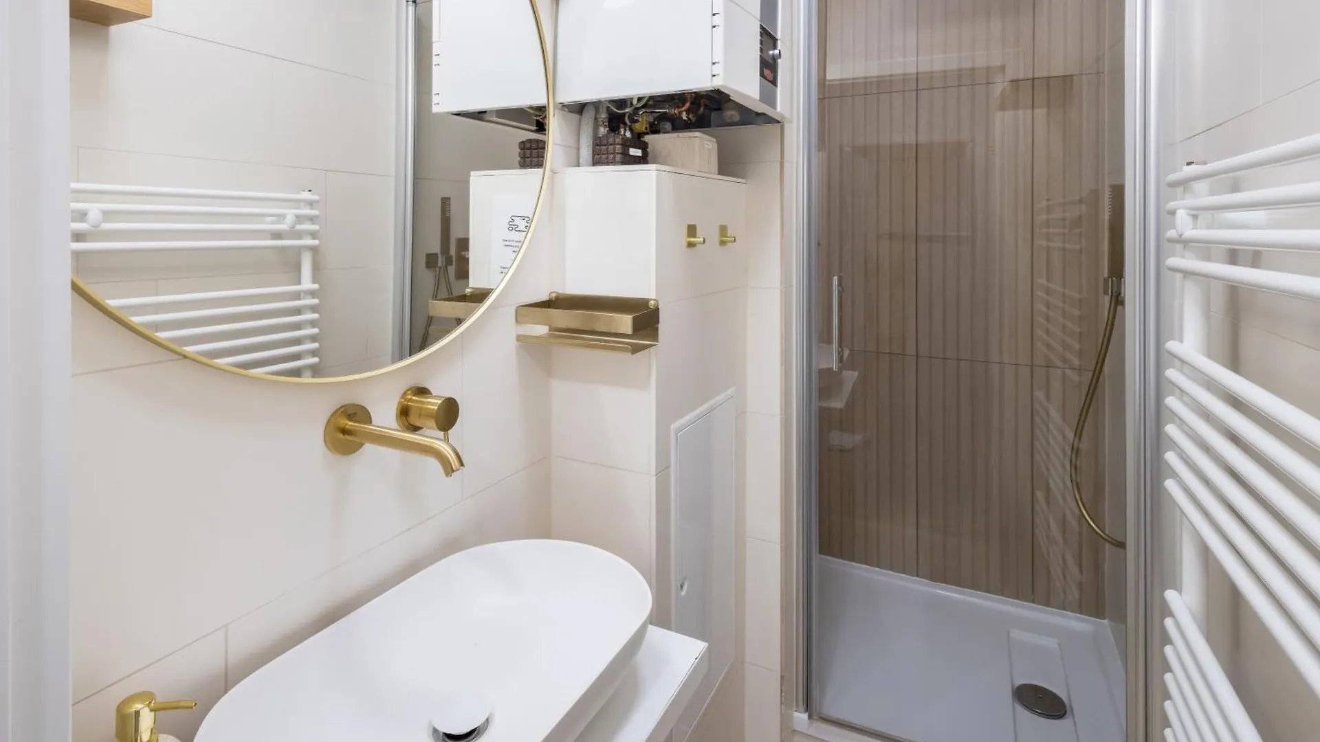 Large And Central Boutique 5-Bedroom Berlin Apartment 0*,  Γερμανία